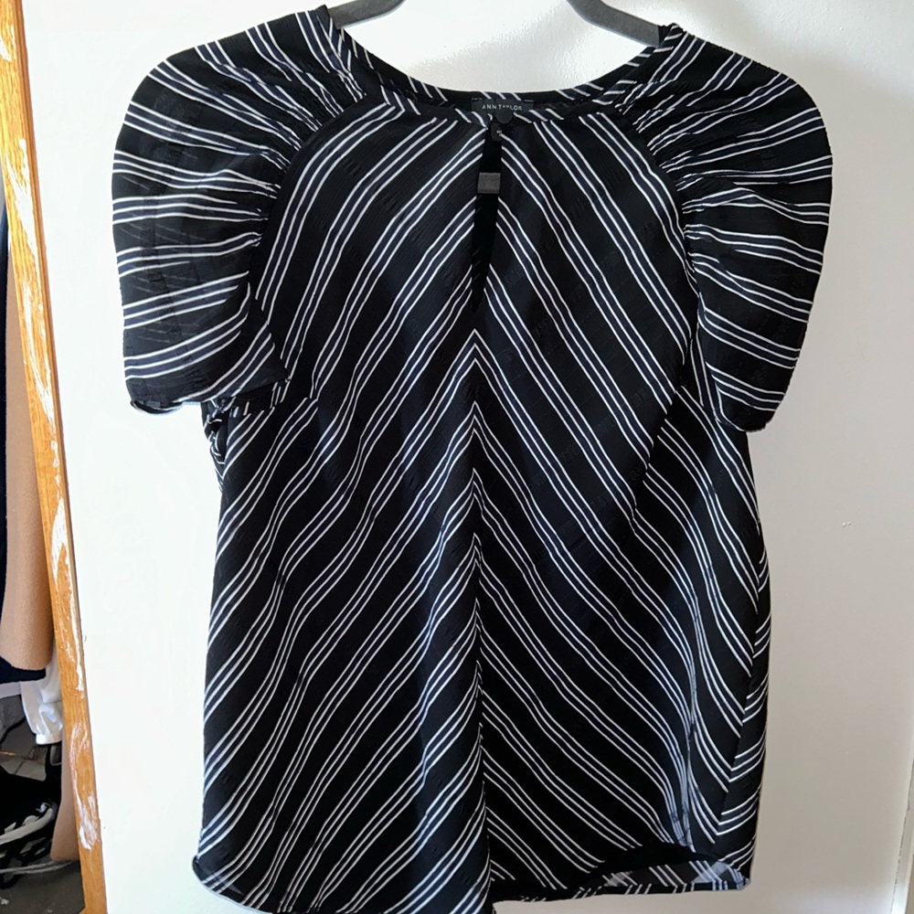 Ann Taylor Black and Gray Puff Sleeve Blouse